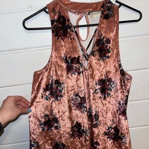 Velvet, Halter tank